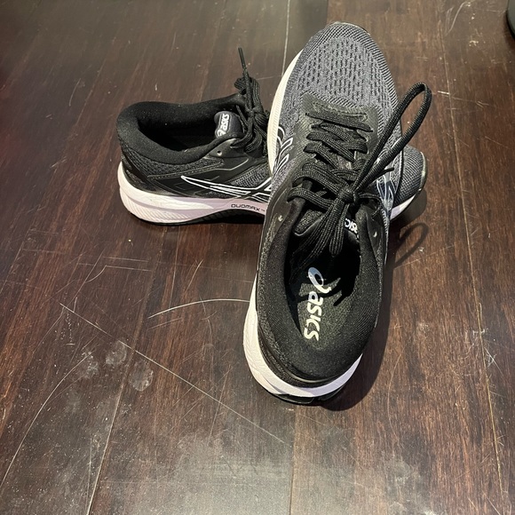 Asics GT-1000 Women’s Running Size 6 - Black & White - Picture 1 of 4